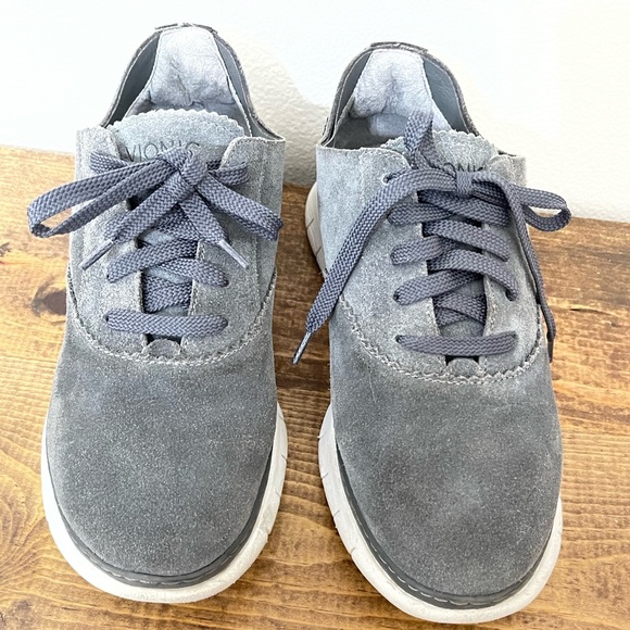 Vionic Taylor 7.5 WIDE gray suede lace up tennis shoes sneakers - Picture 3 of 11